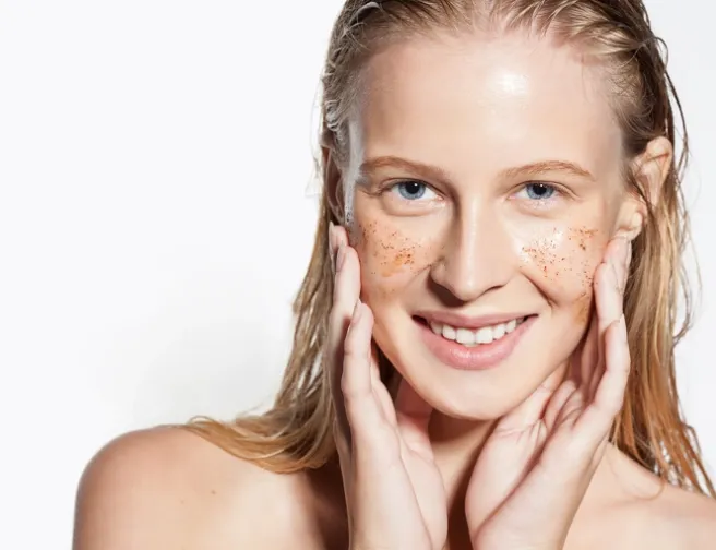 Peeling na obličej: Klíč k zářivé pleti