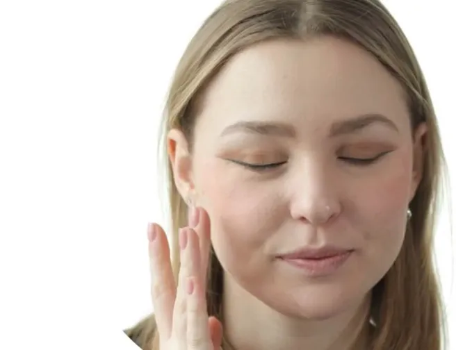 VIDEO: Eyeliner hack