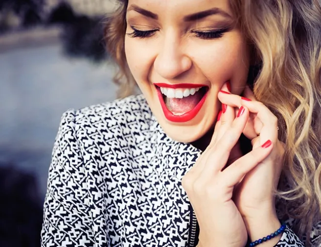 Zdravé zuby a perfektní líčení: Dokonalý make-up pro vaše rty