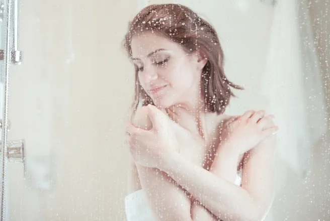 8 chyb při sprchování, které ničí vaši krásu