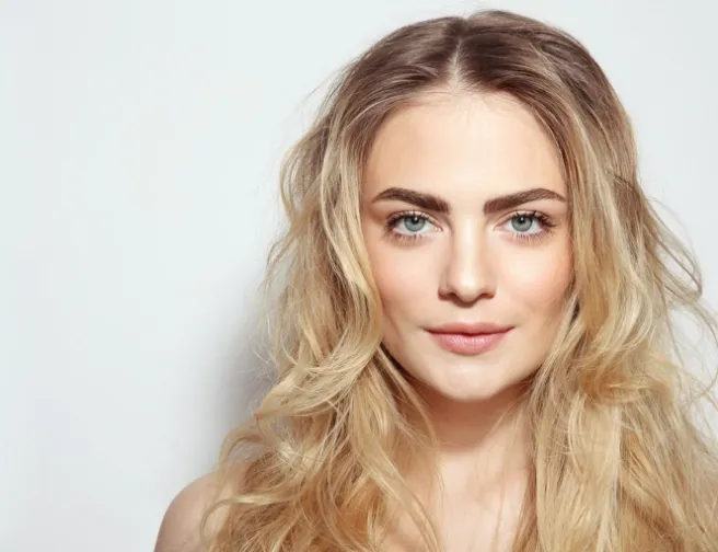Světelné hry pro hezčí tvář: Vlasový contouring