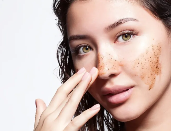 Peeling a výživa pleti krok za krokem