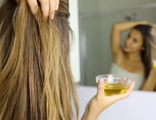 Dopřejte svým vlasům arganový olej – 4 tipy, s čím vám pomůže
