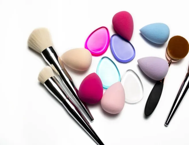 Prsty nebo houbička aneb Jak správně nanášet make-up?