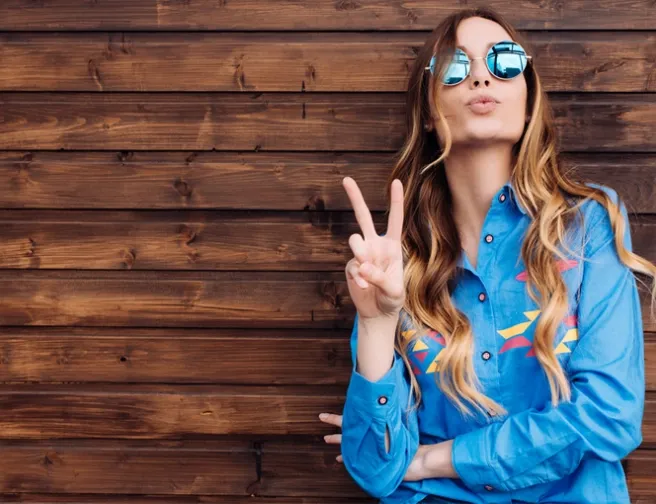 Žhavý trend léta: Kontrastní pramínky kolem tváře