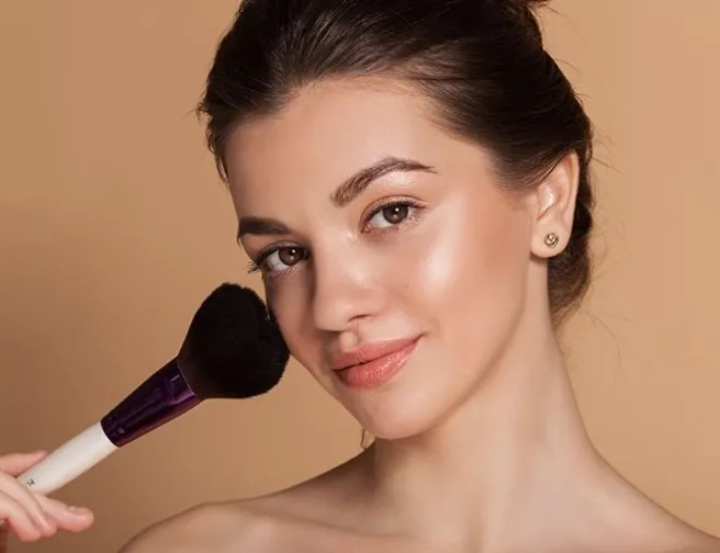7 tipů, jak používat bronzer: krok za krokem