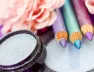 Barevné řasenky a linky rozjasní váš letní make-up