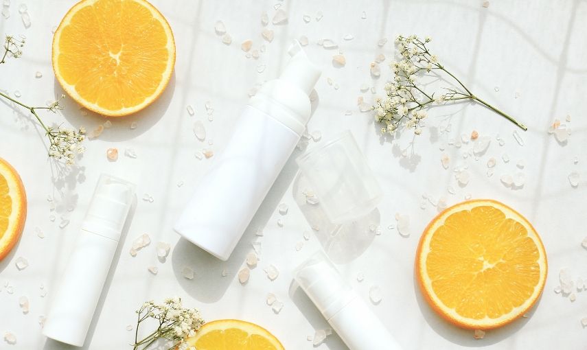 Jaké vitaminy jsou pro vaši pleť klíčové ve 20, 25 a 30 letech? hlavní banner