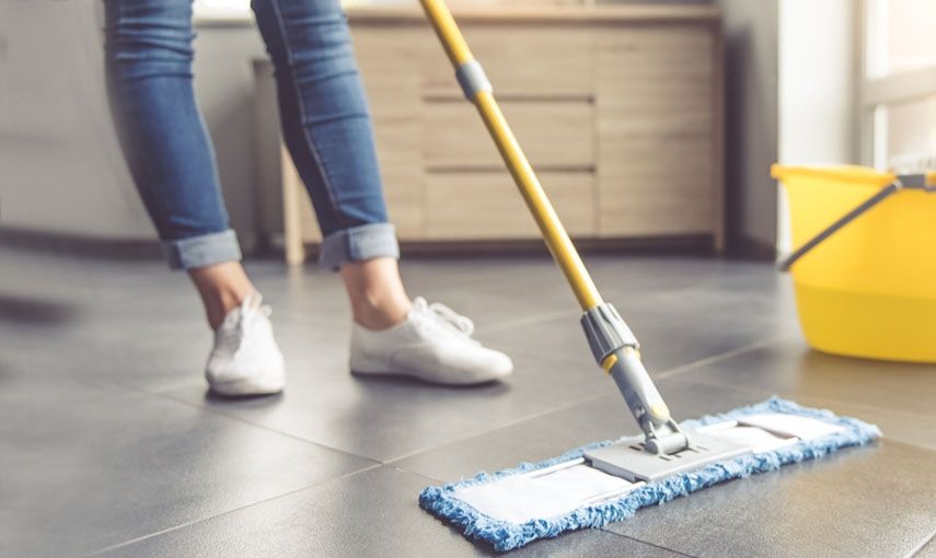 Dokonale čistá podlaha: 5 tipů, jak správně používat mop hlavní banner