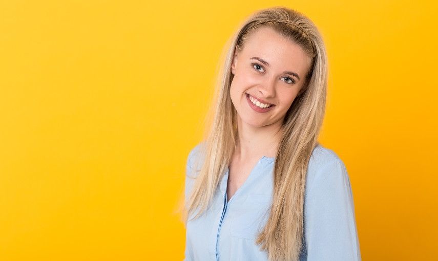 Seriál Letní česání, díl 1: „Hladký účes s čelenkou” hlavní banner