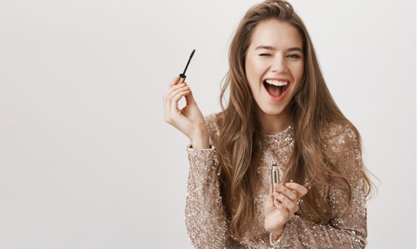 Řasenka jen na řasy? Jak ještě šikovný kartáček použít? hlavní banner