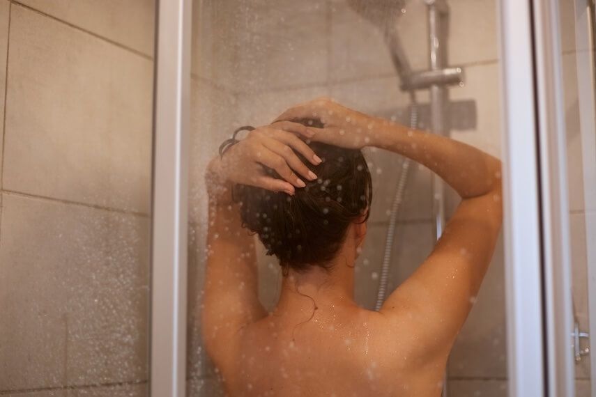 Možná to se sprchou trochu přeháníte. Poradíme vám, jak často se sprchovat hlavní banner