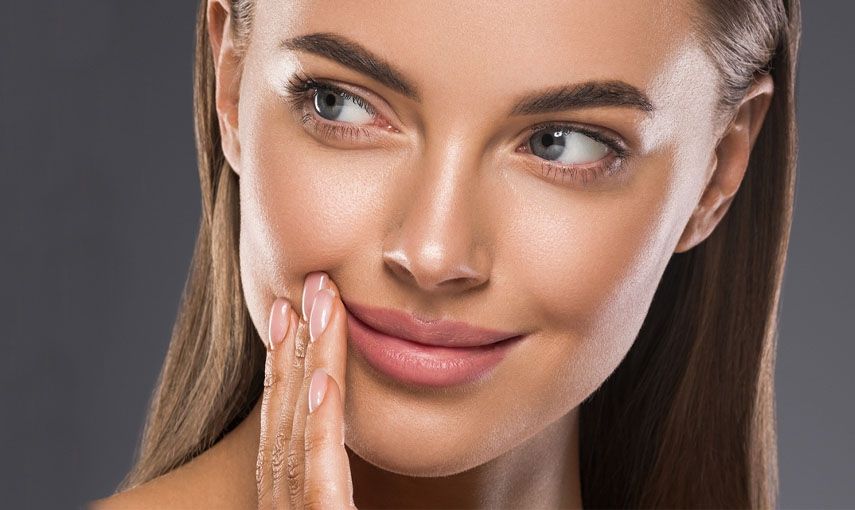 Hitem sezony je neviditelný make-up. Jak na něj. hlavní banner