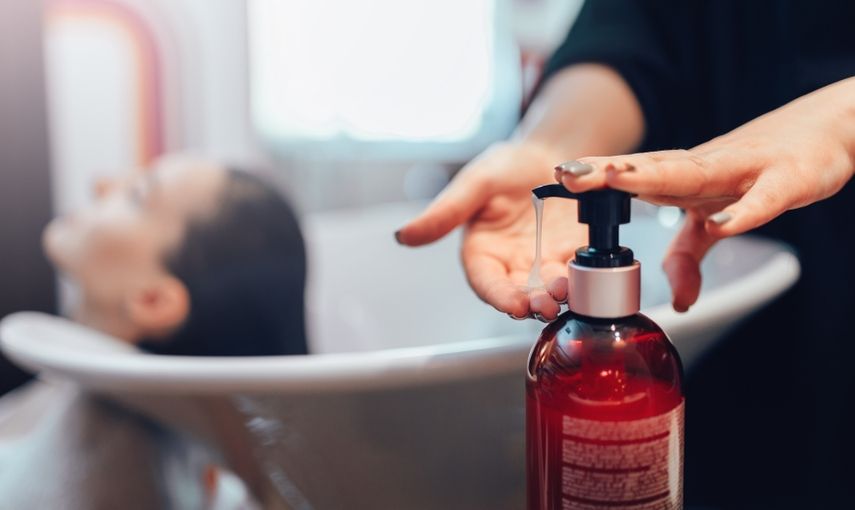 Šampon ze salonu: Je lepší než ten „normální“? hlavní banner